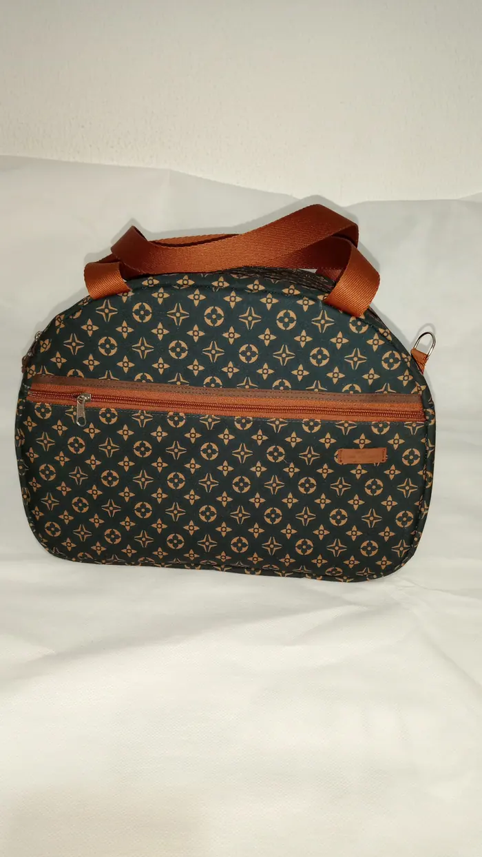 Bolsa monograma clássica — peça artesanal do Ateliê Vívian Artesanatos