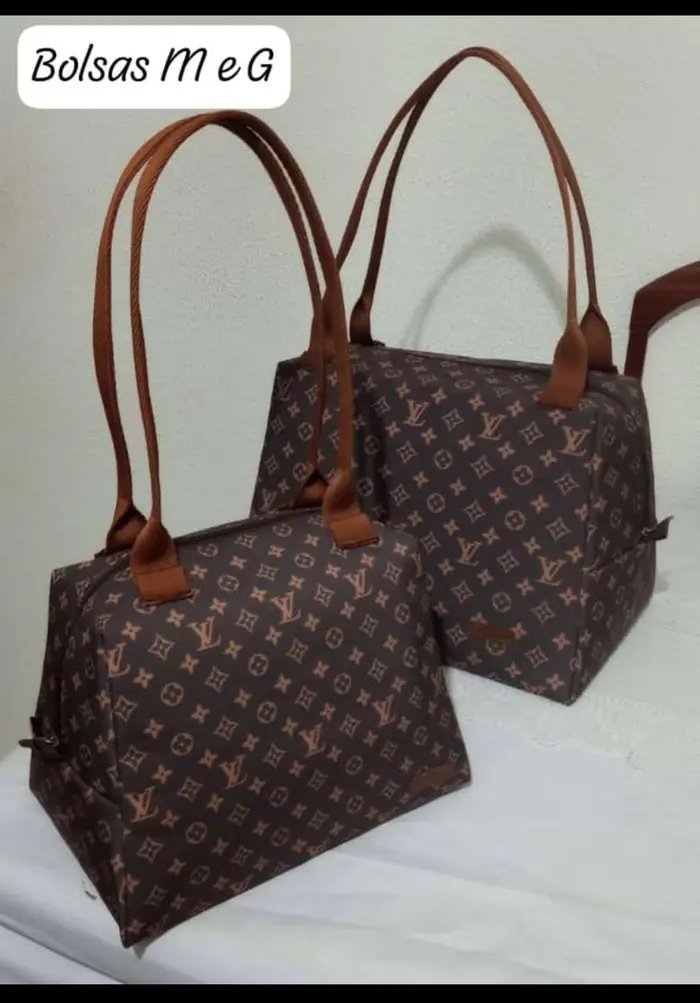 Bolsas monograma marrom — peça artesanal do Ateliê Vívian Artesanatos