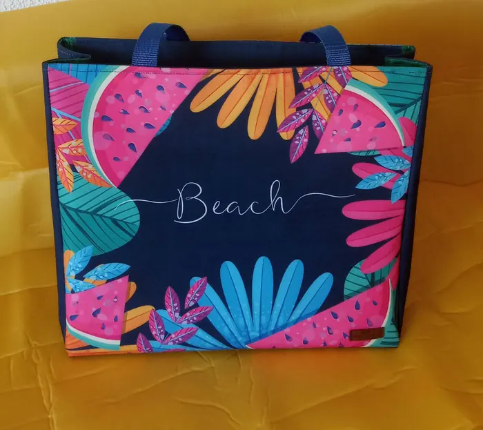 Bolsa de praia melancia — peça artesanal do Ateliê Vívian Artesanatos