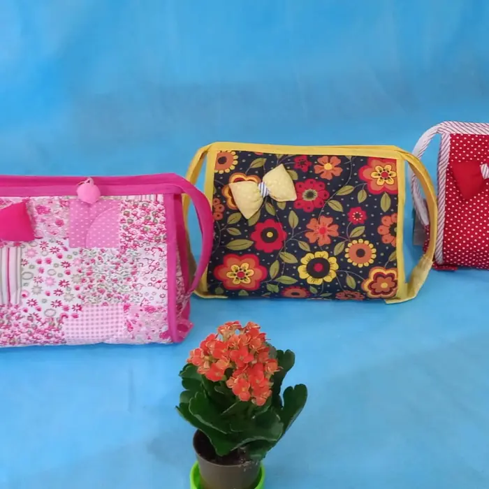 Kit necessaires floral — peça artesanal do Ateliê Vívian Artesanatos