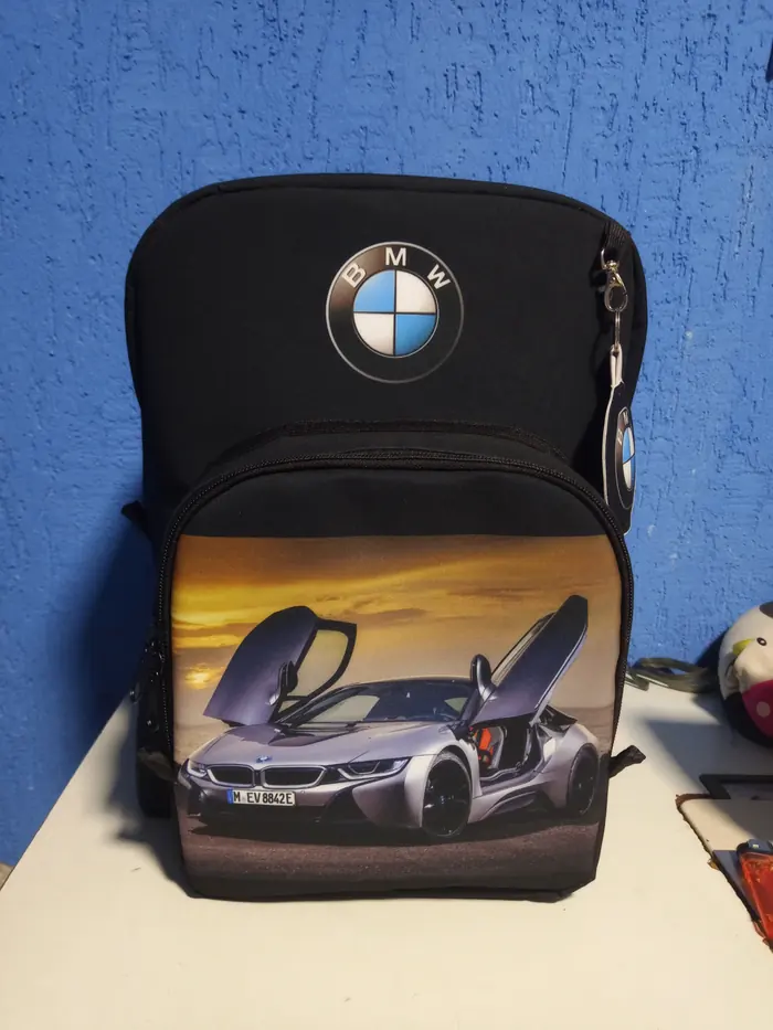 Mochila temática carro — peça artesanal do Ateliê Vívian Artesanatos