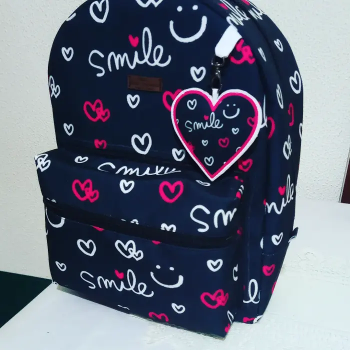 Mochila Smile corações — peça artesanal do Ateliê Vívian Artesanatos
