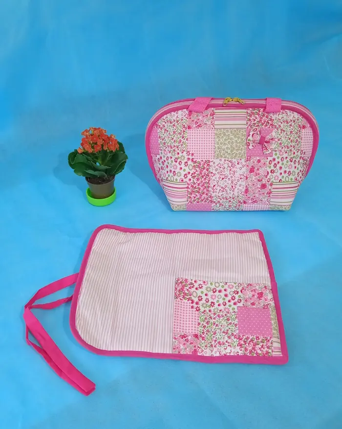 Necessaire patchwork rosa — peça artesanal do Ateliê Vívian Artesanatos