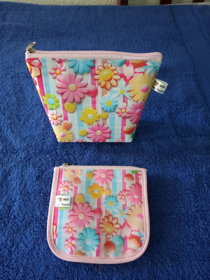 Necessaires floral pastel — peça artesanal do Ateliê Vívian Artesanatos