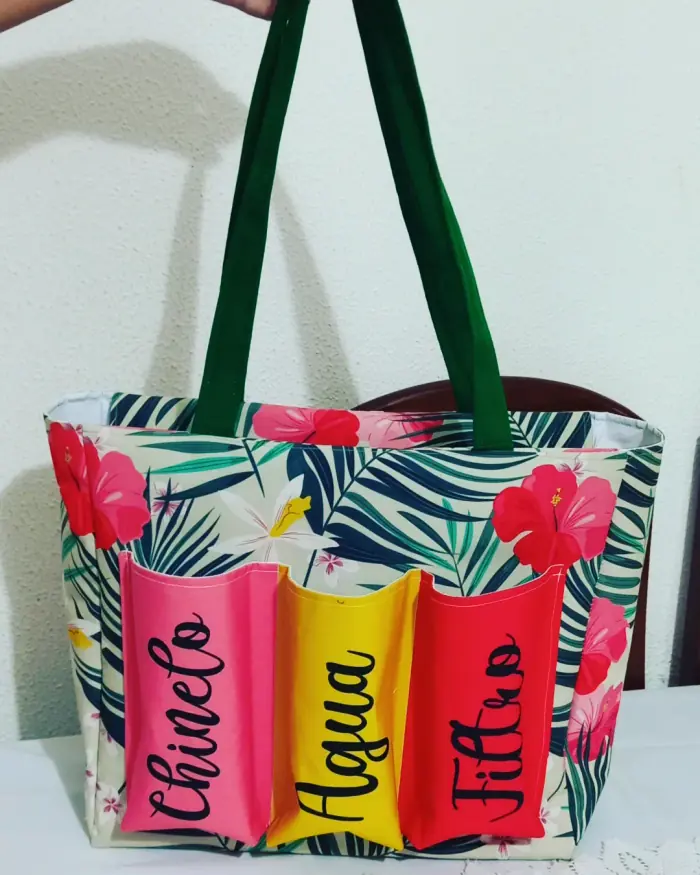Sacola de praia personalizada — peça artesanal do Ateliê Vívian Artesanatos